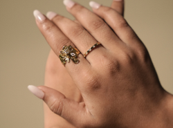 Minimal studded band