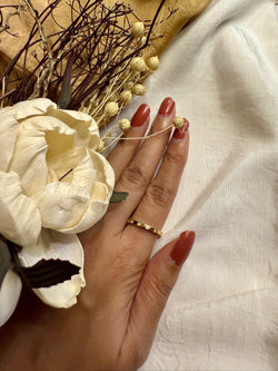 Minimal studded band