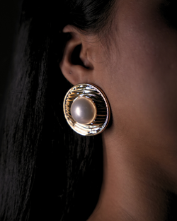 Mira Pearl studs